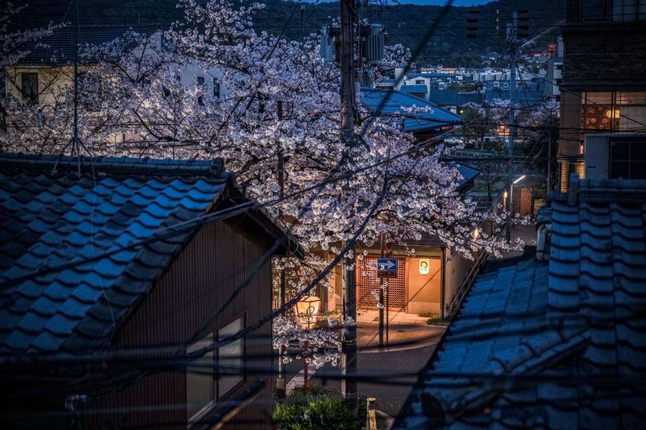 Вилла 樺屋 四条高瀬川 Kabaya Shijo Takasegawa Киото Экстерьер фото