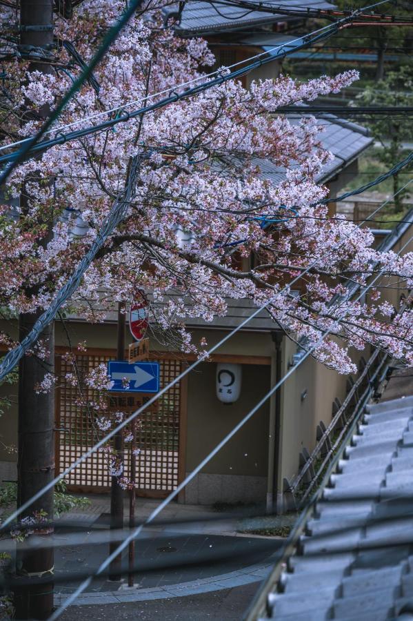 Вилла 樺屋 四条高瀬川 Kabaya Shijo Takasegawa Киото Экстерьер фото